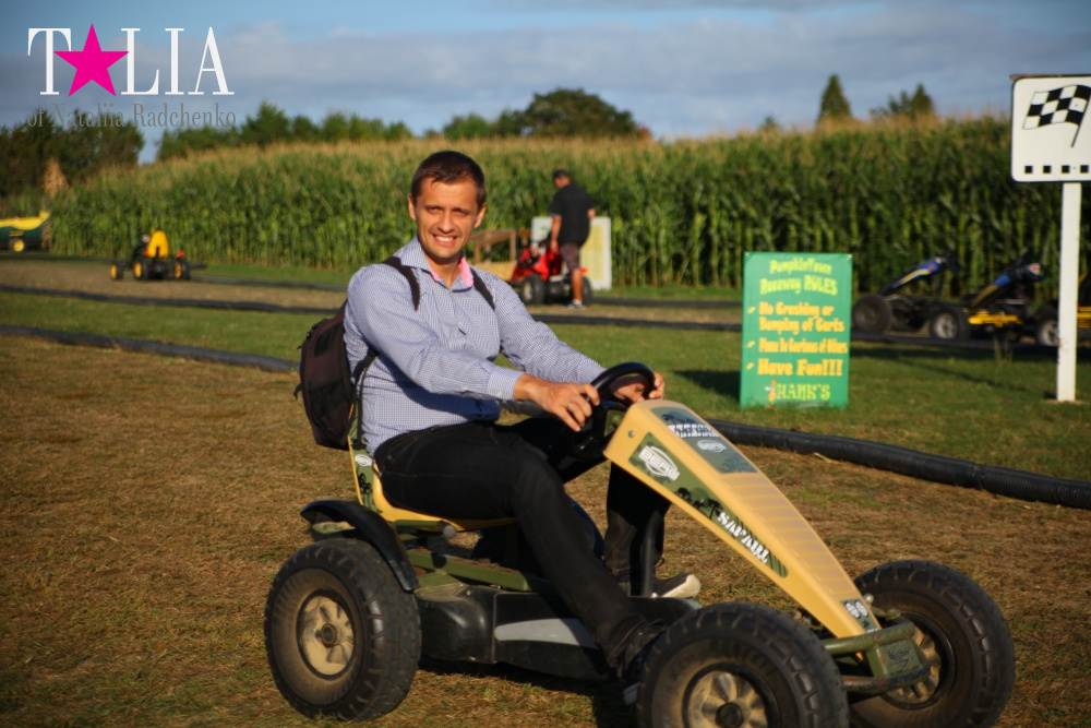 Кукурузный лабиринт и катание в бочках в HANK'S PUMPKINTOWN, the Hamptons, NY