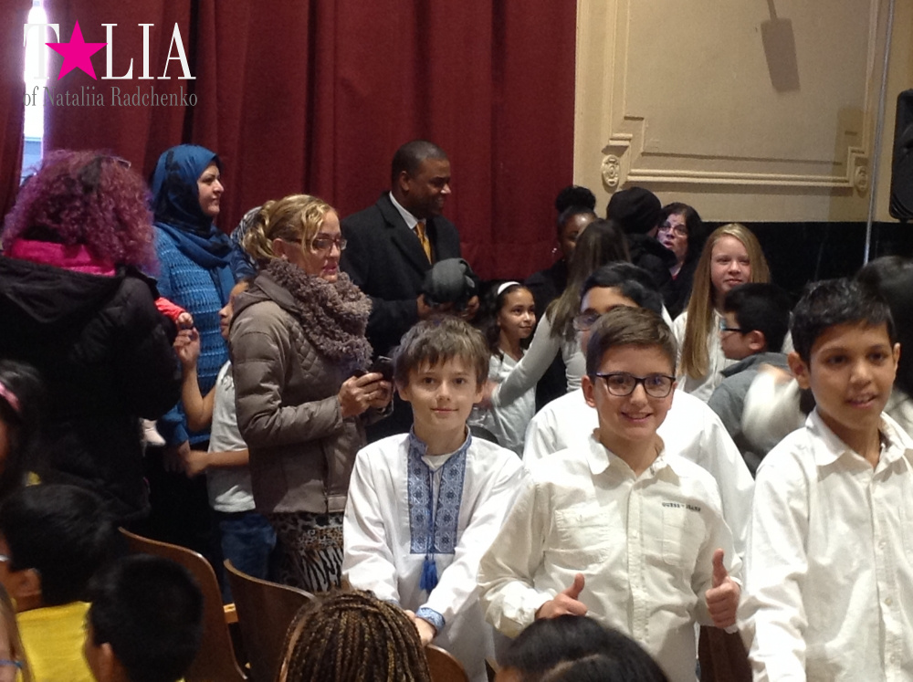 Сказали, что 5-е классы выступают в белом. Поэтому, мы решили показать нашу вышиванку!