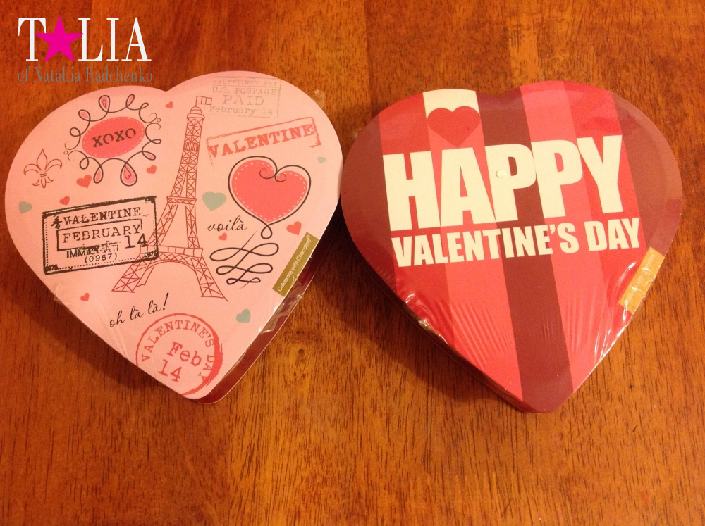 Традиционная небольшая сувенирная коробочка конфет, чтобы поздравить коллег, друзей!