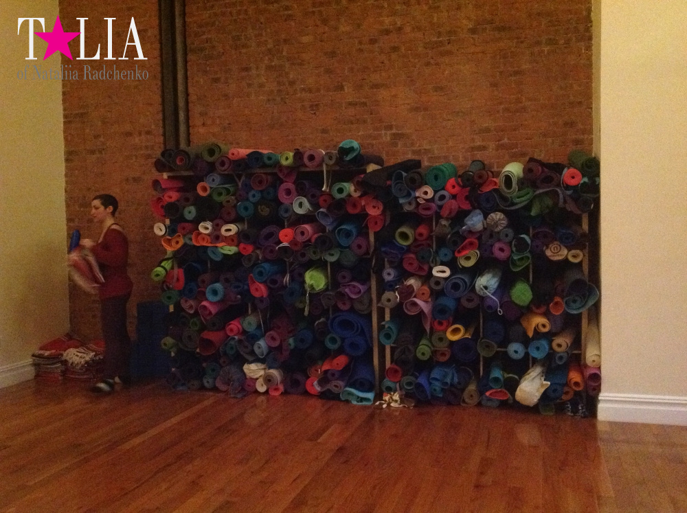 Студия Yoga to the people, Аппер Вест Сайд Манхэттена, Нью-Йорк