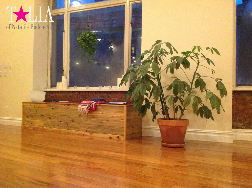 Студия Yoga to the people, Аппер Вест Сайд Манхэттена, Нью-Йорк