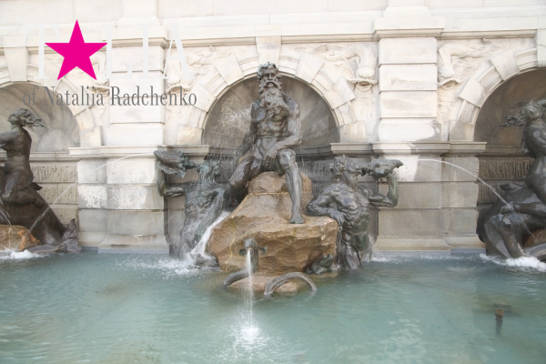 Фонтан на фасаде Библиотеки Конгресса США (The Library of Congress)