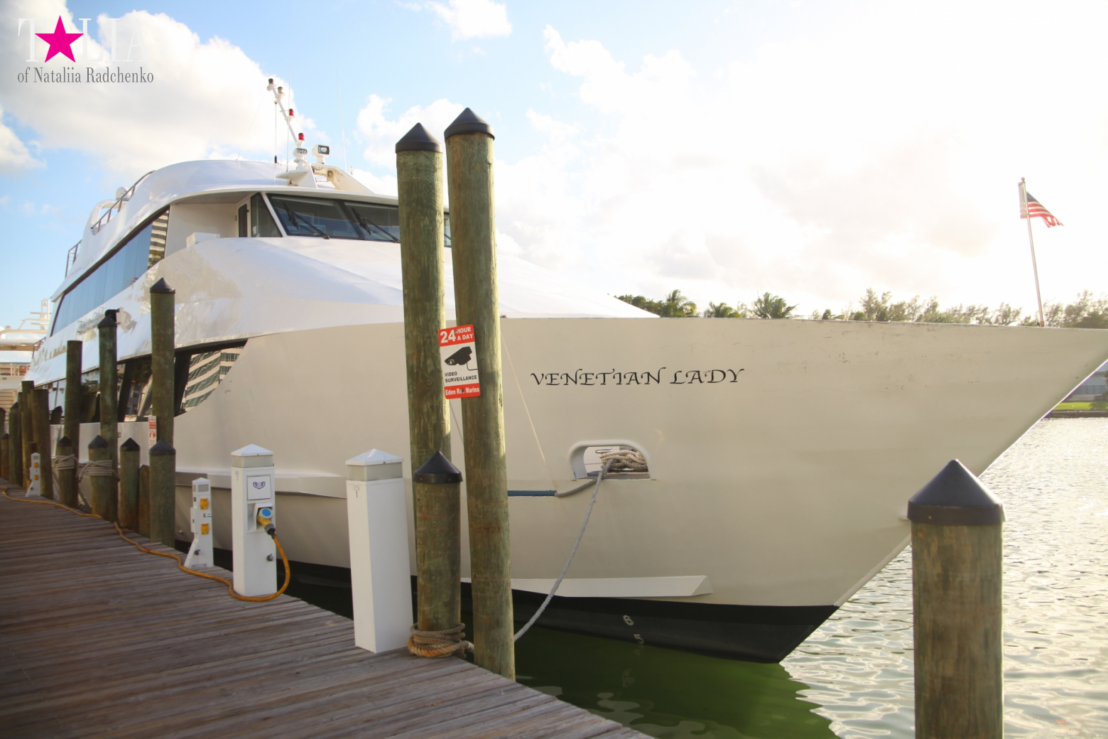 Yachts, Palms, Bay - The promenade of Middle Miami Beach, Collins Avenue