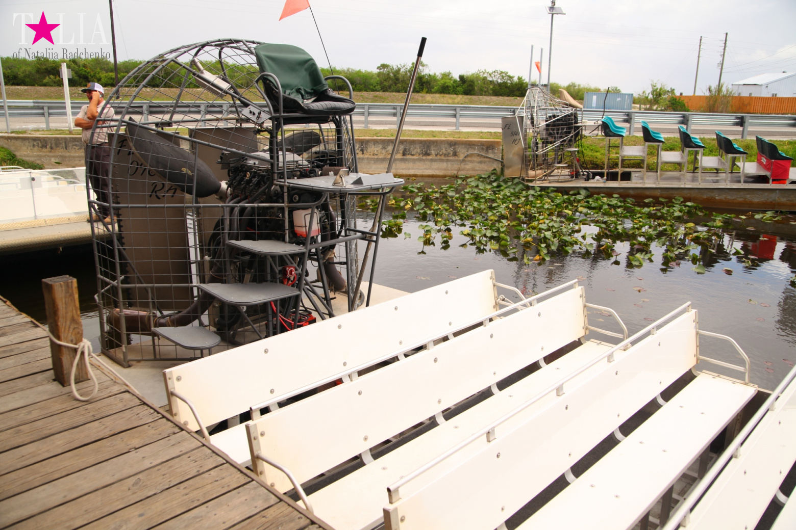 Катание на лодках по болоту с крокодилами в Gator Park, Эверглейдс, Майами