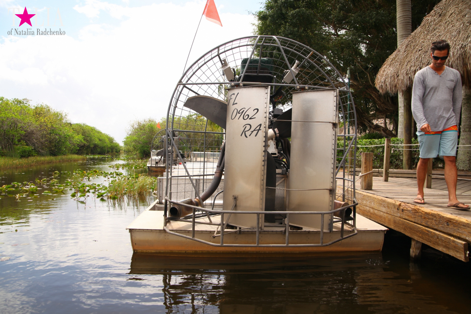 Катание на лодках по болоту с крокодилами в Gator Park, Эверглейдс, Майами