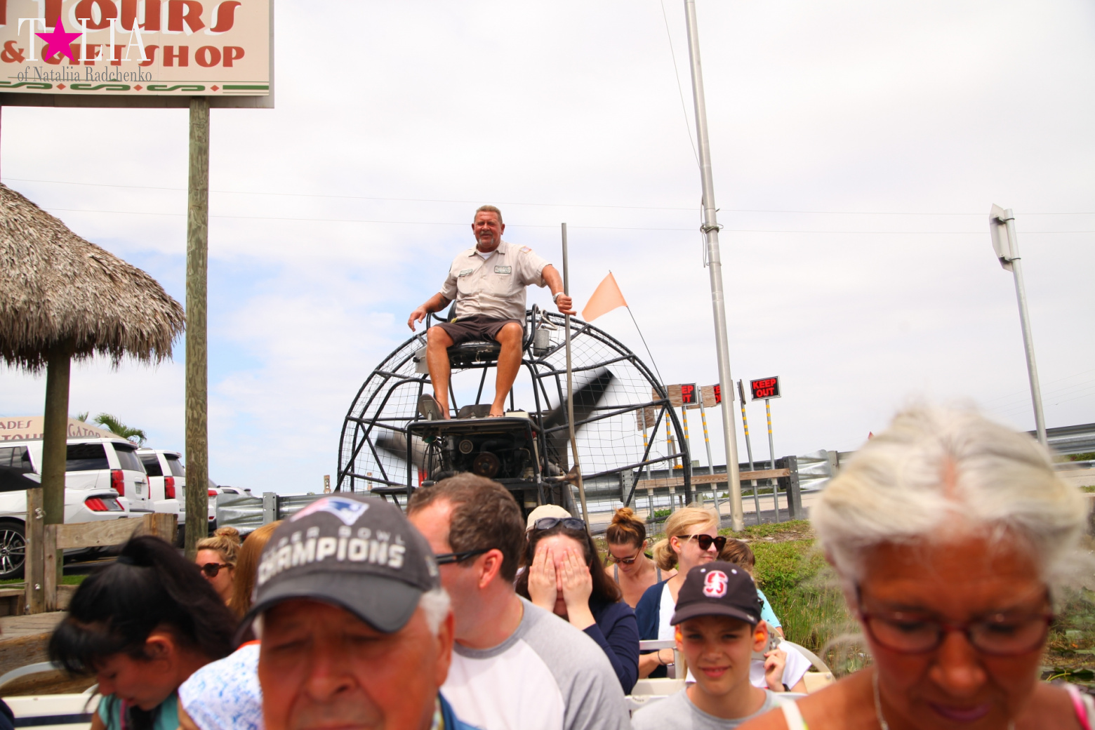 Катание на лодках по болоту с крокодилами в Gator Park, Эверглейдс, Майами
