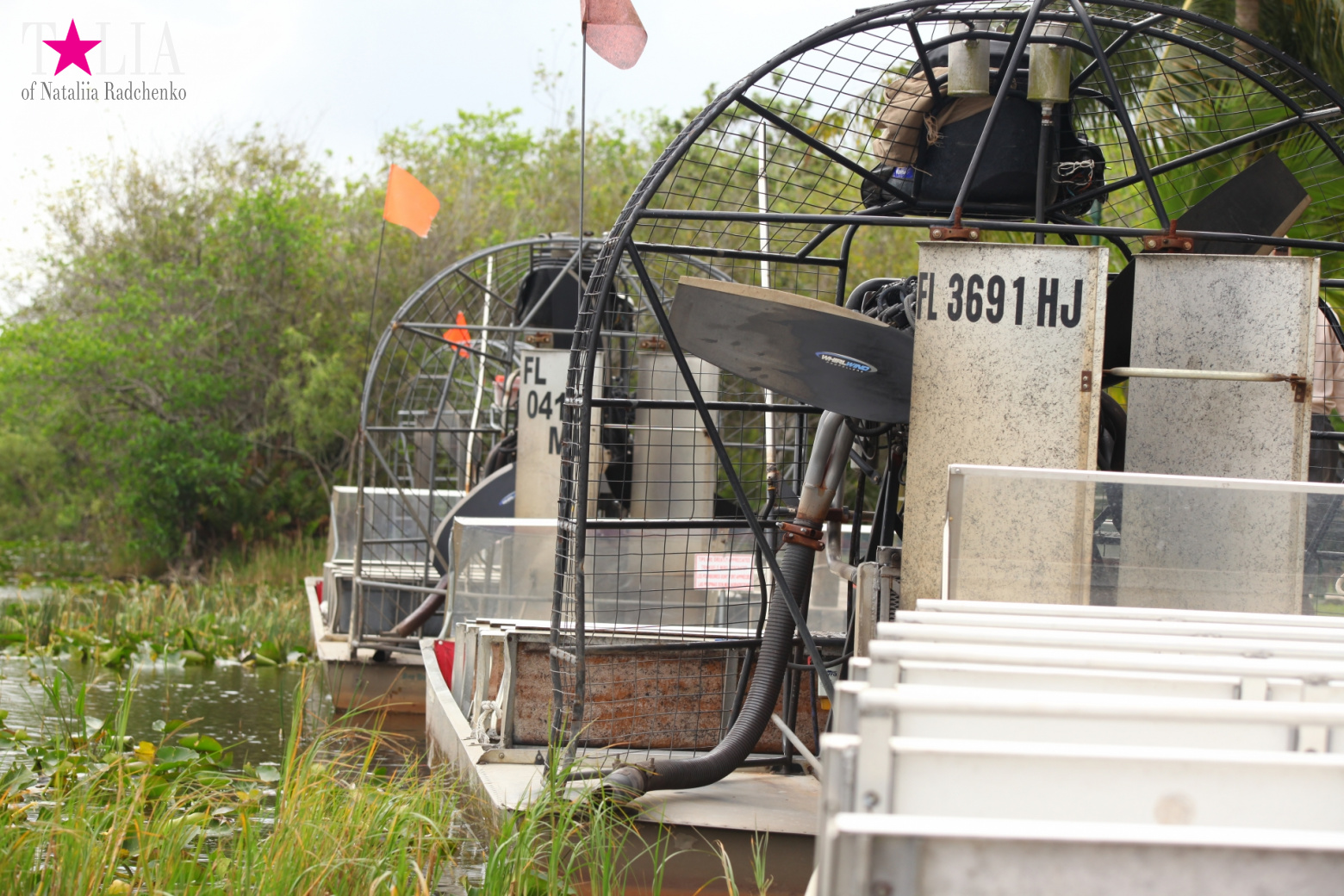 Катание на лодках по болоту с крокодилами в Gator Park, Эверглейдс, Майами
