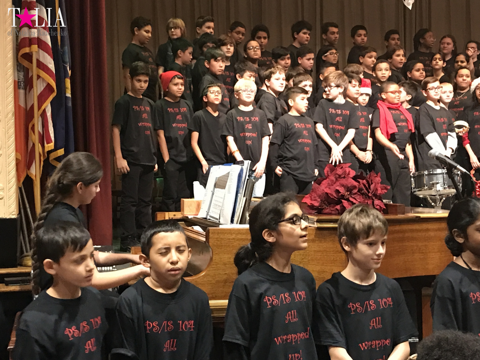 Новогоднее шоу в американской школе "Holiday show". Бэй Ридж, Нью-Йорк