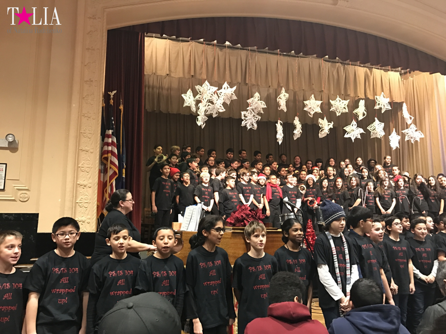 Новогоднее шоу в американской школе "Holiday show". Бэй Ридж, Нью-Йорк