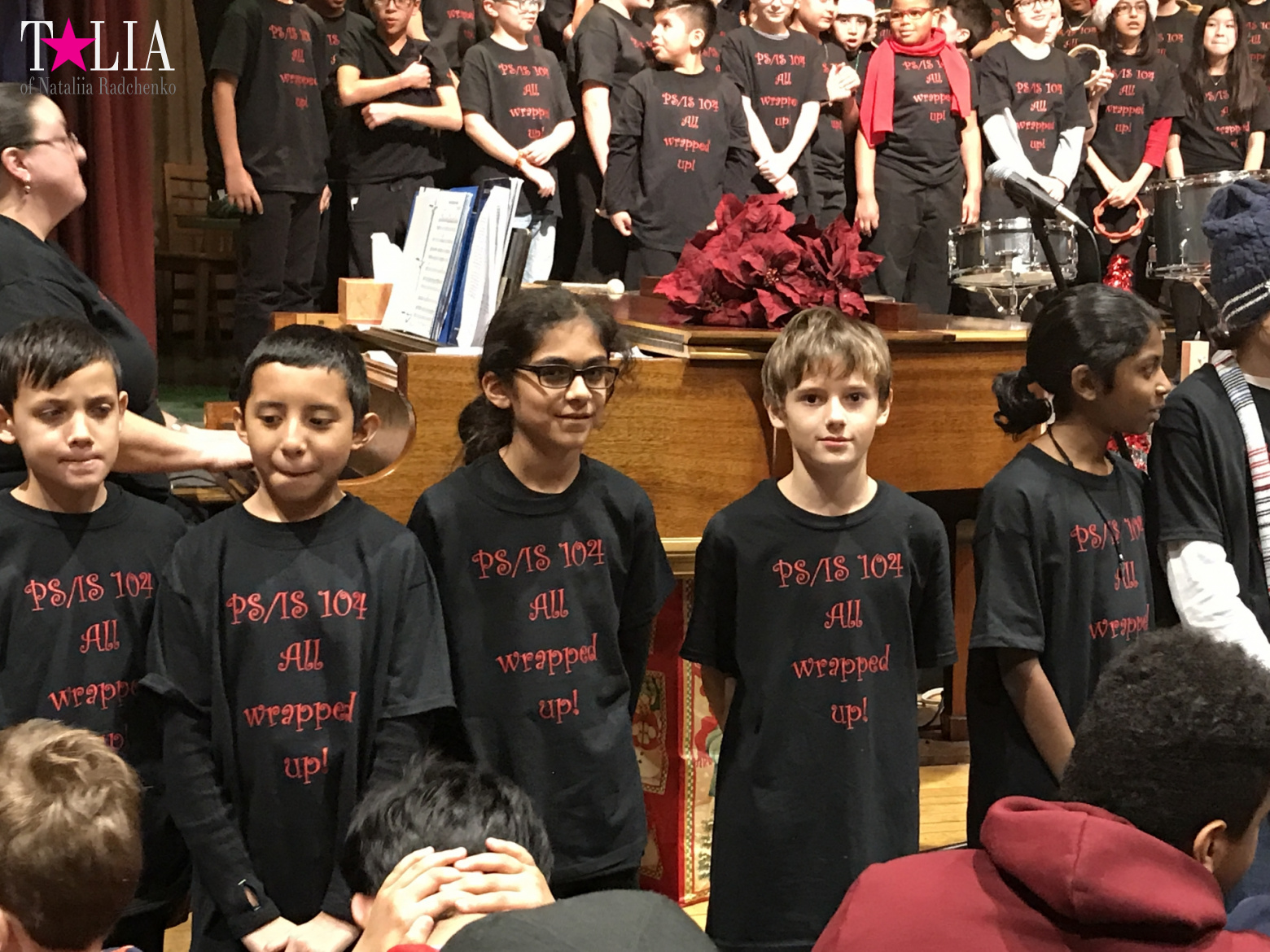 Новогоднее шоу в американской школе "Holiday show". Бэй Ридж, Нью-Йорк