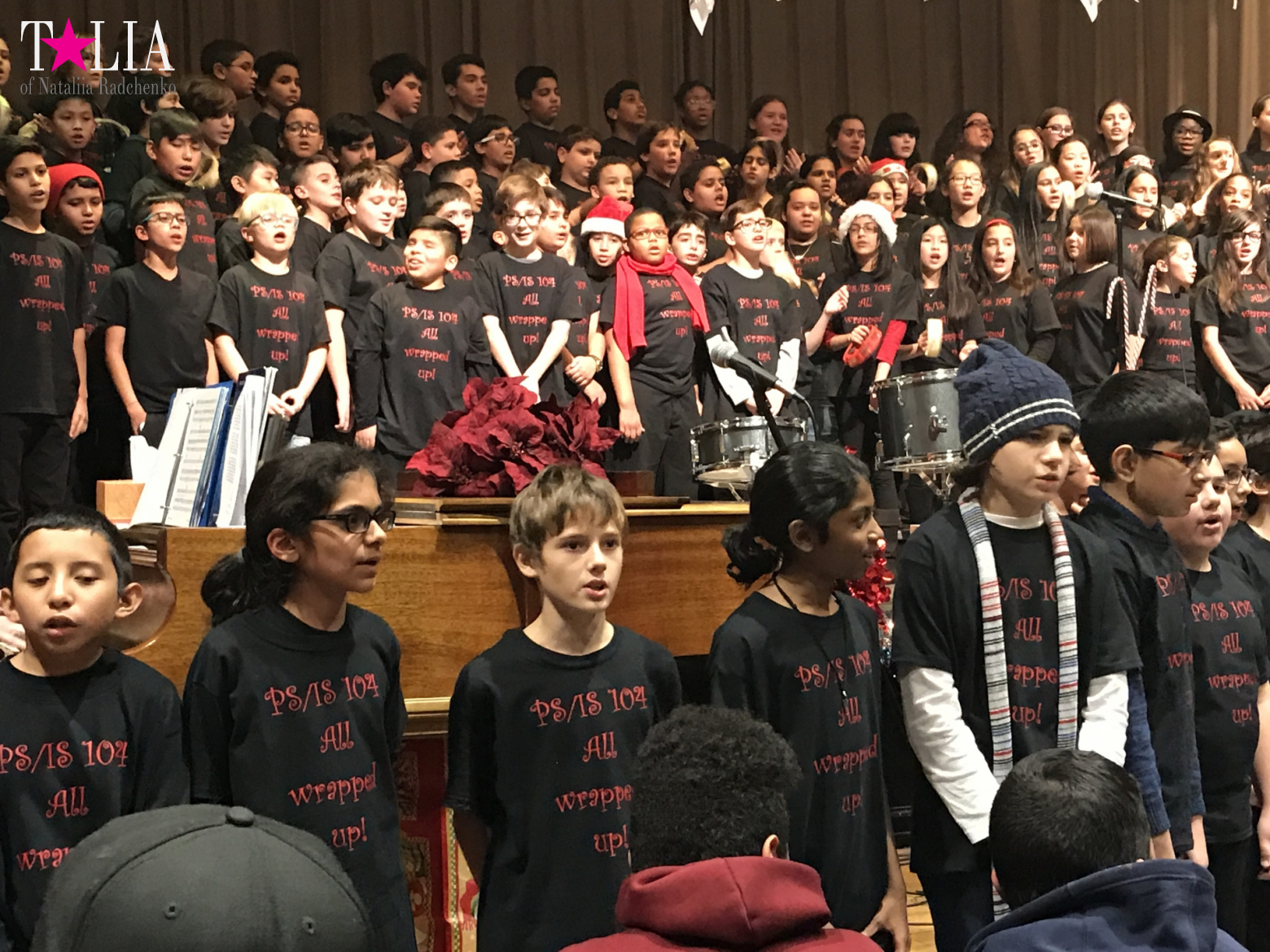 Новогоднее шоу в американской школе "Holiday show". Бэй Ридж, Нью-Йорк