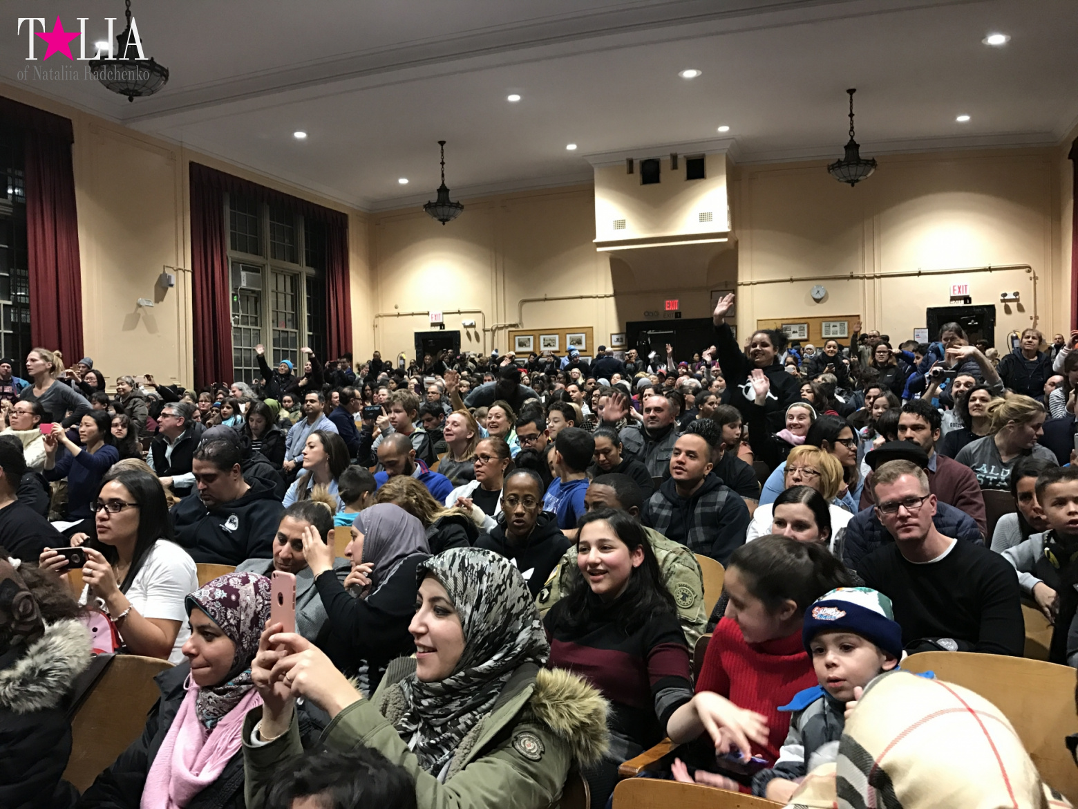 Новогоднее шоу в американской школе "Holiday show". Бэй Ридж, Нью-Йорк