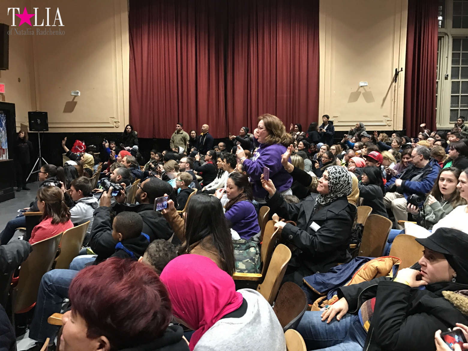 Новогоднее шоу в американской школе "Holiday show". Бэй Ридж, Нью-Йорк