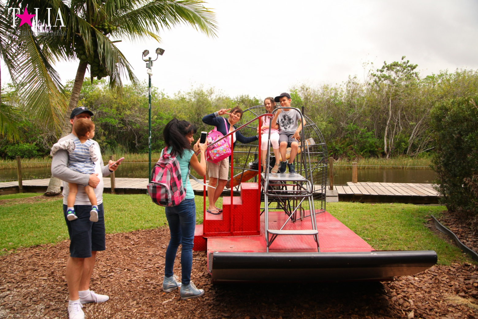 Катание на лодках по болоту с крокодилами в Gator Park, Эверглейдс, Майами