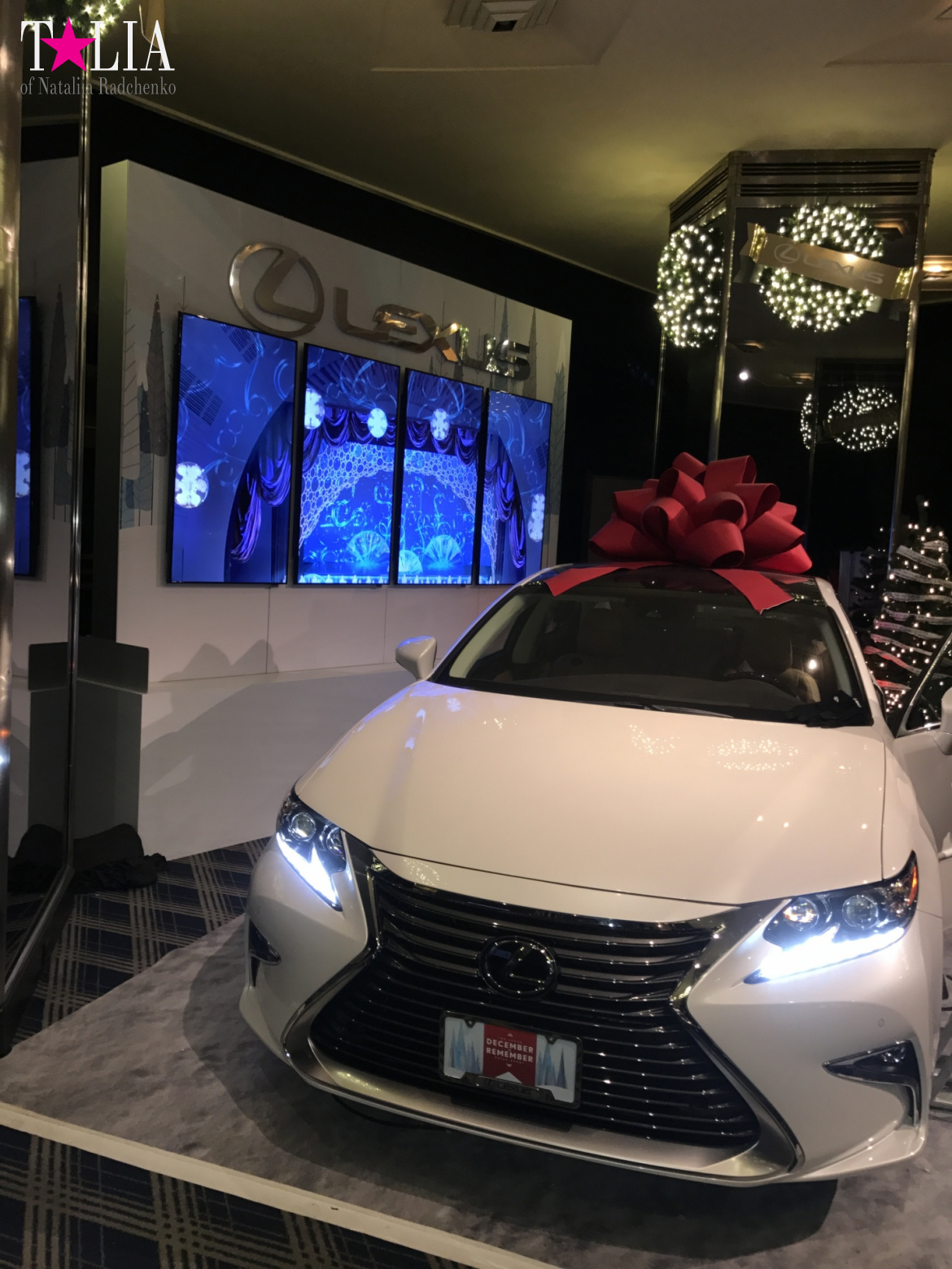 Musical on Broadway "Radio City Christmas Spectacular" with dancers "The Rockettes"