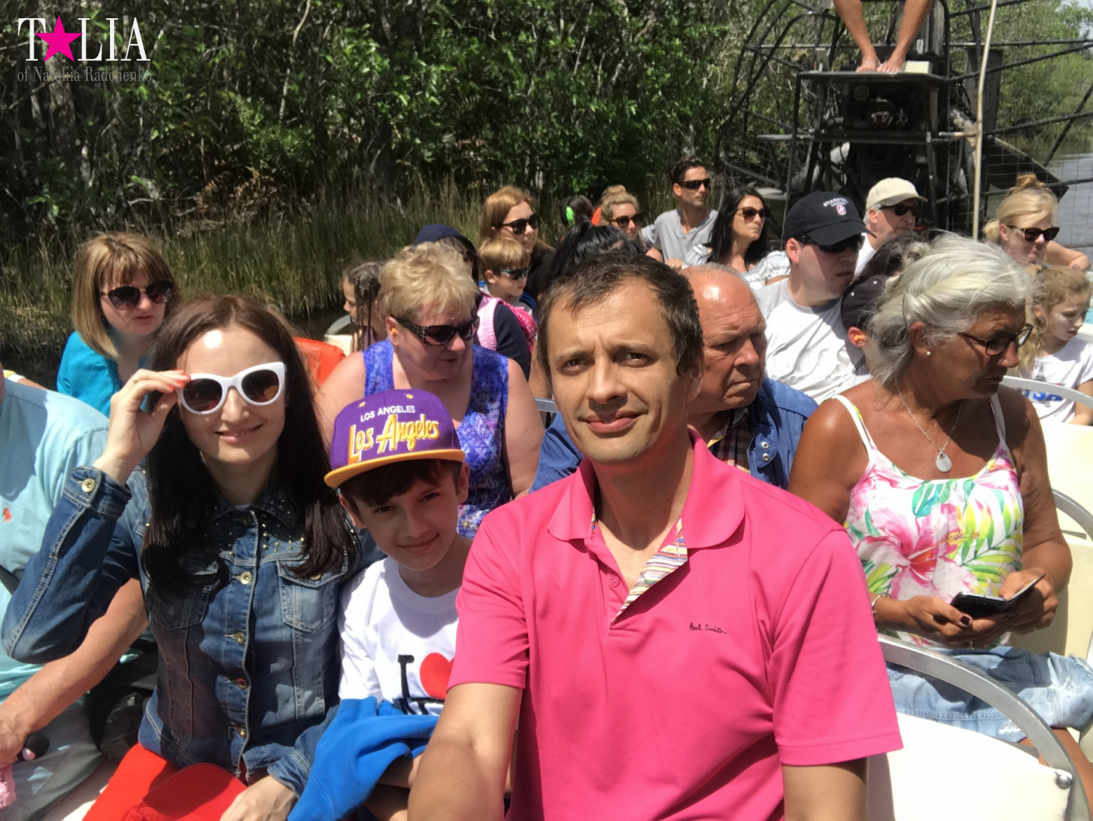 Катание на лодках по болоту с крокодилами в Gator Park, Эверглейдс, Майами