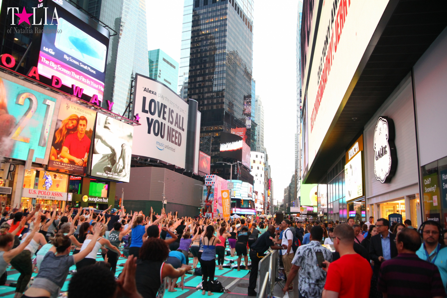 Yoga Festival "Solstice in Times Square 2017"