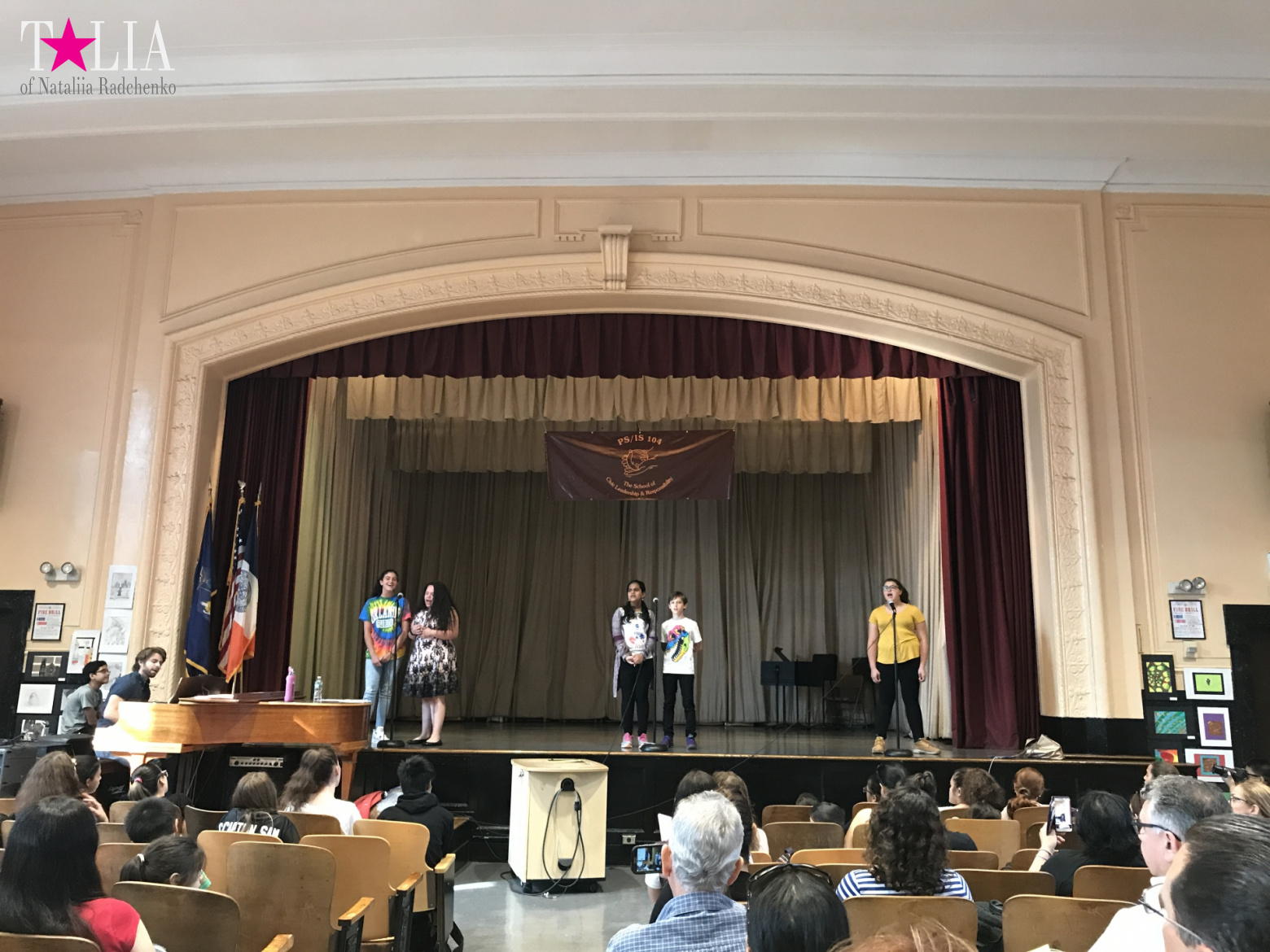 Performance at the American school "Let's sing!", PS / IS 104, Bay Ridge, Brooklyn, New York