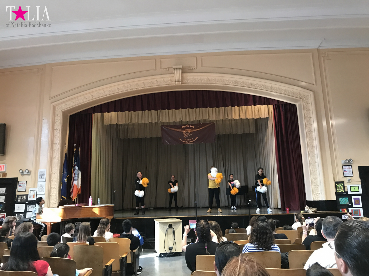 Performance at the American school "Let's sing!", PS / IS 104, Bay Ridge, Brooklyn, New York