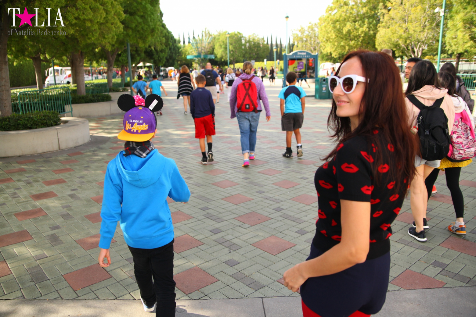 How to celebrate Halloween at the American Disneyland - decoration of the park  for Halloween