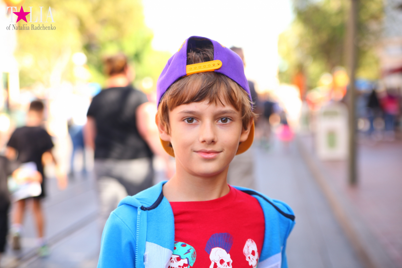 How to celebrate Halloween at the American Disneyland - decoration of the park  for Halloween