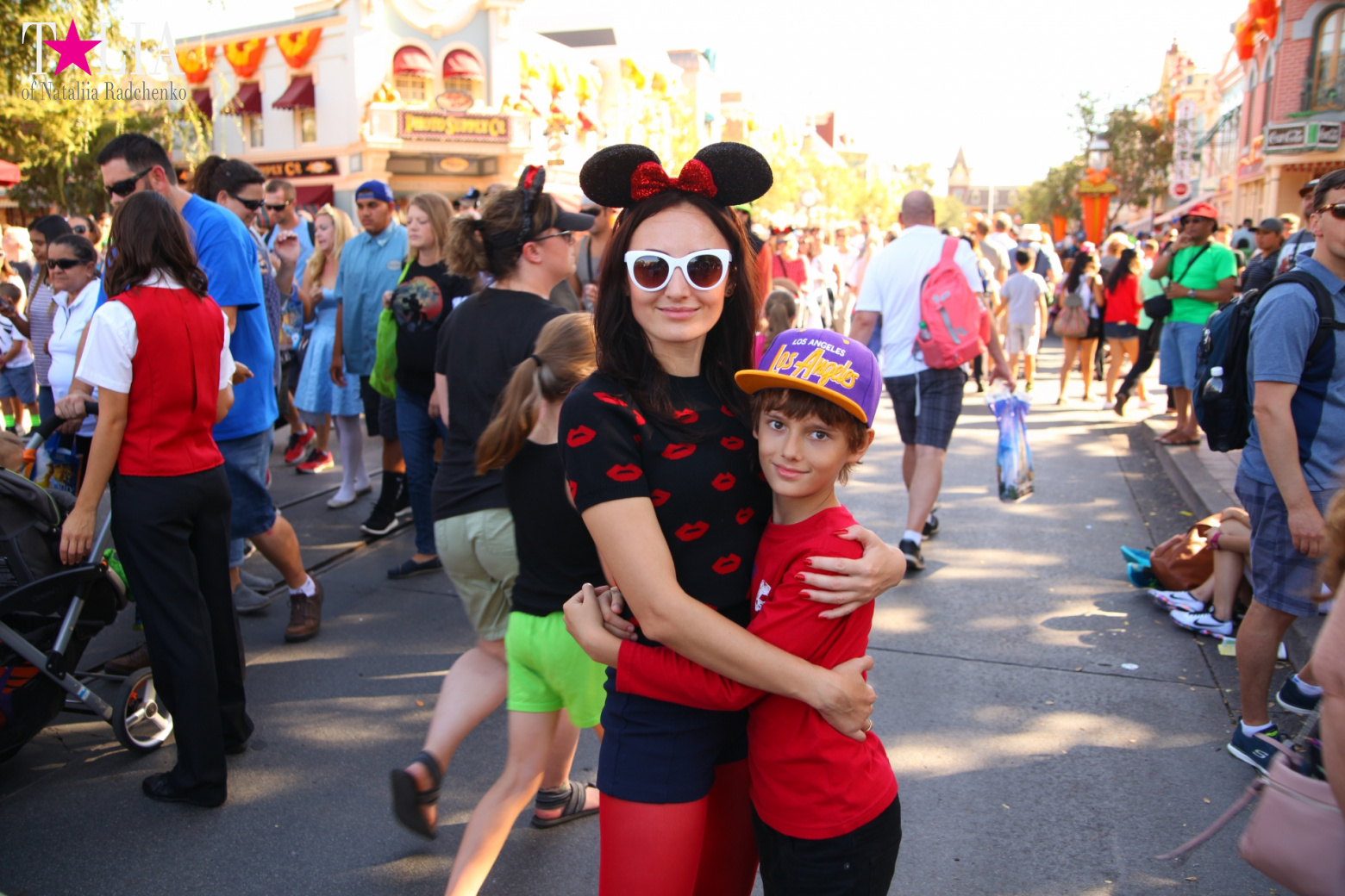 How to celebrate Halloween at the American Disneyland - decoration of the park  for Halloween