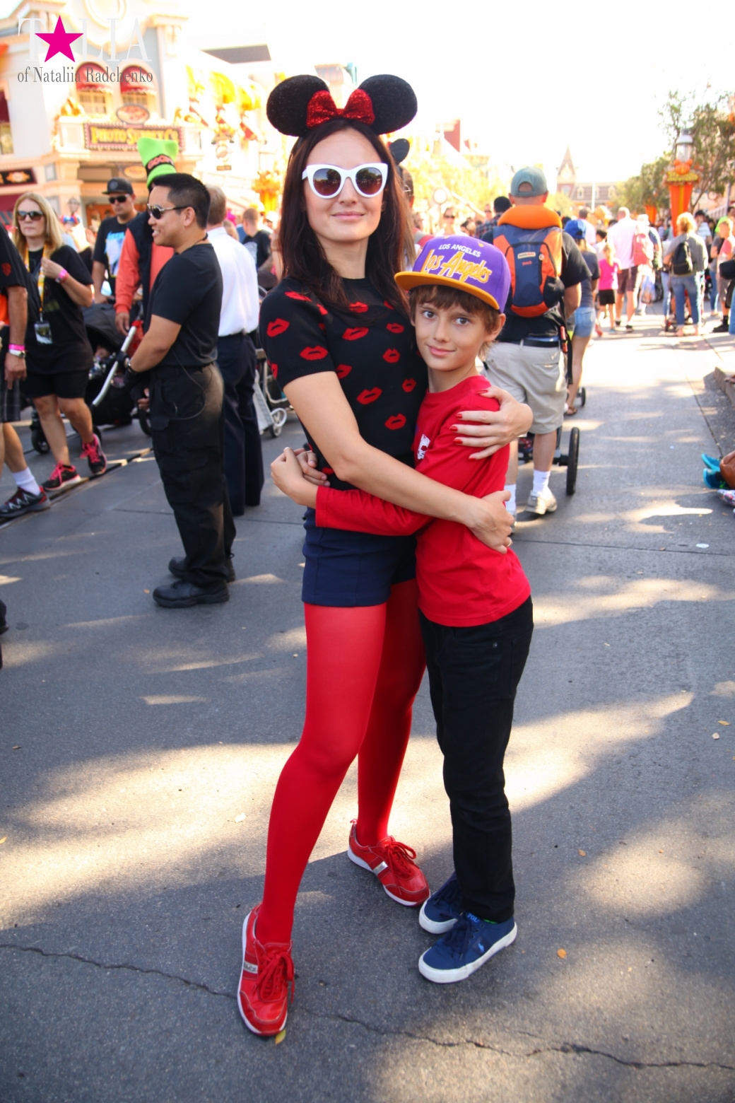 How to celebrate Halloween at the American Disneyland - decoration of the park  for Halloween