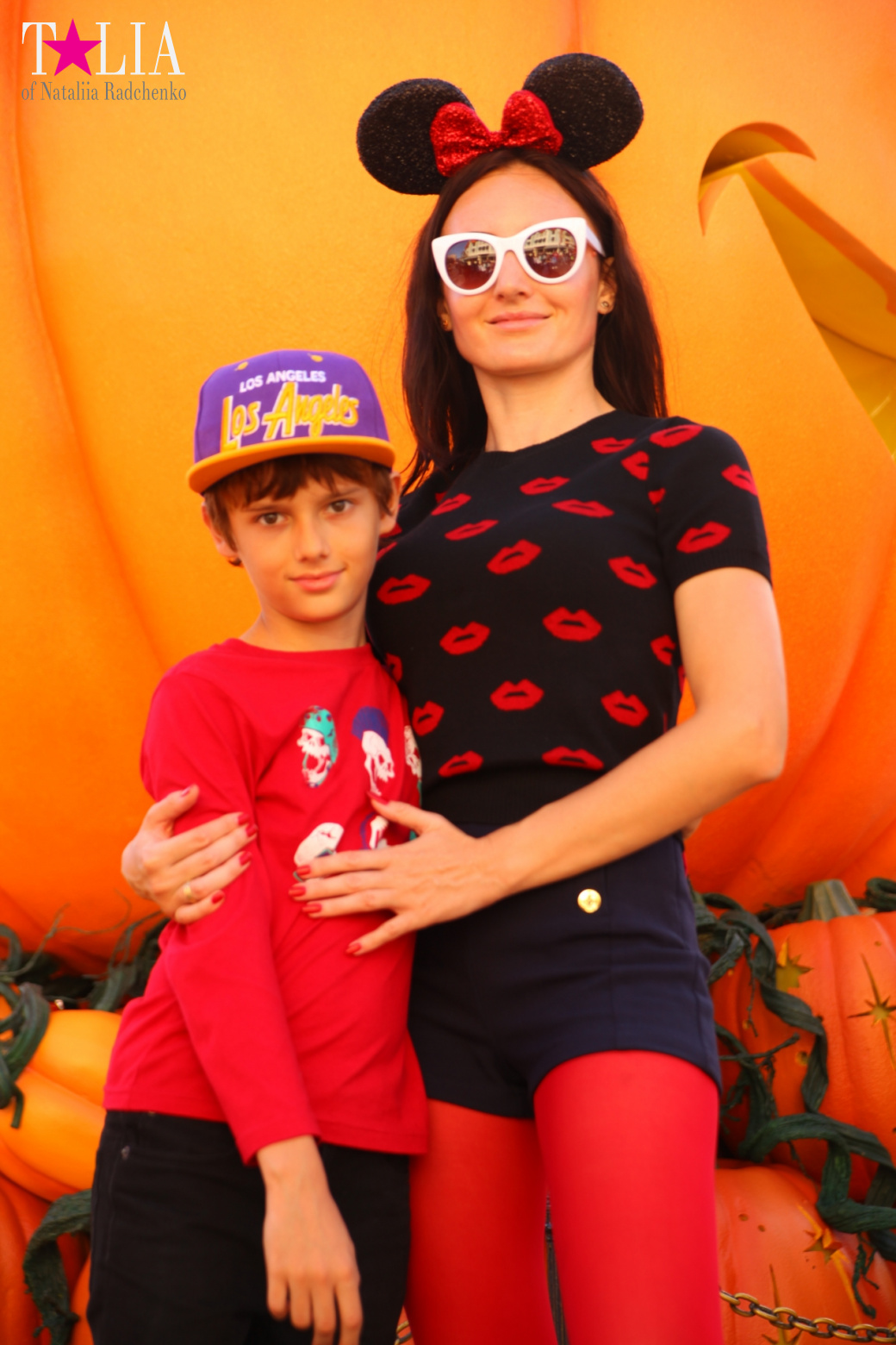 How to celebrate Halloween at the American Disneyland - decoration of the park  for Halloween