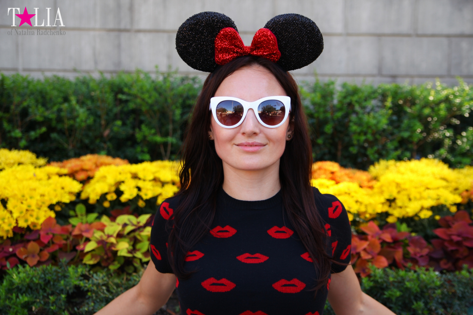 How to celebrate Halloween at the American Disneyland - decoration of the park  for Halloween