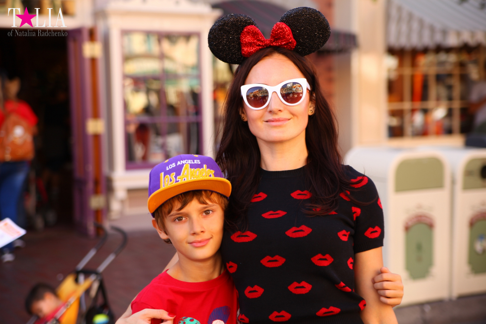 How to celebrate Halloween at the American Disneyland - decoration of the park  for Halloween