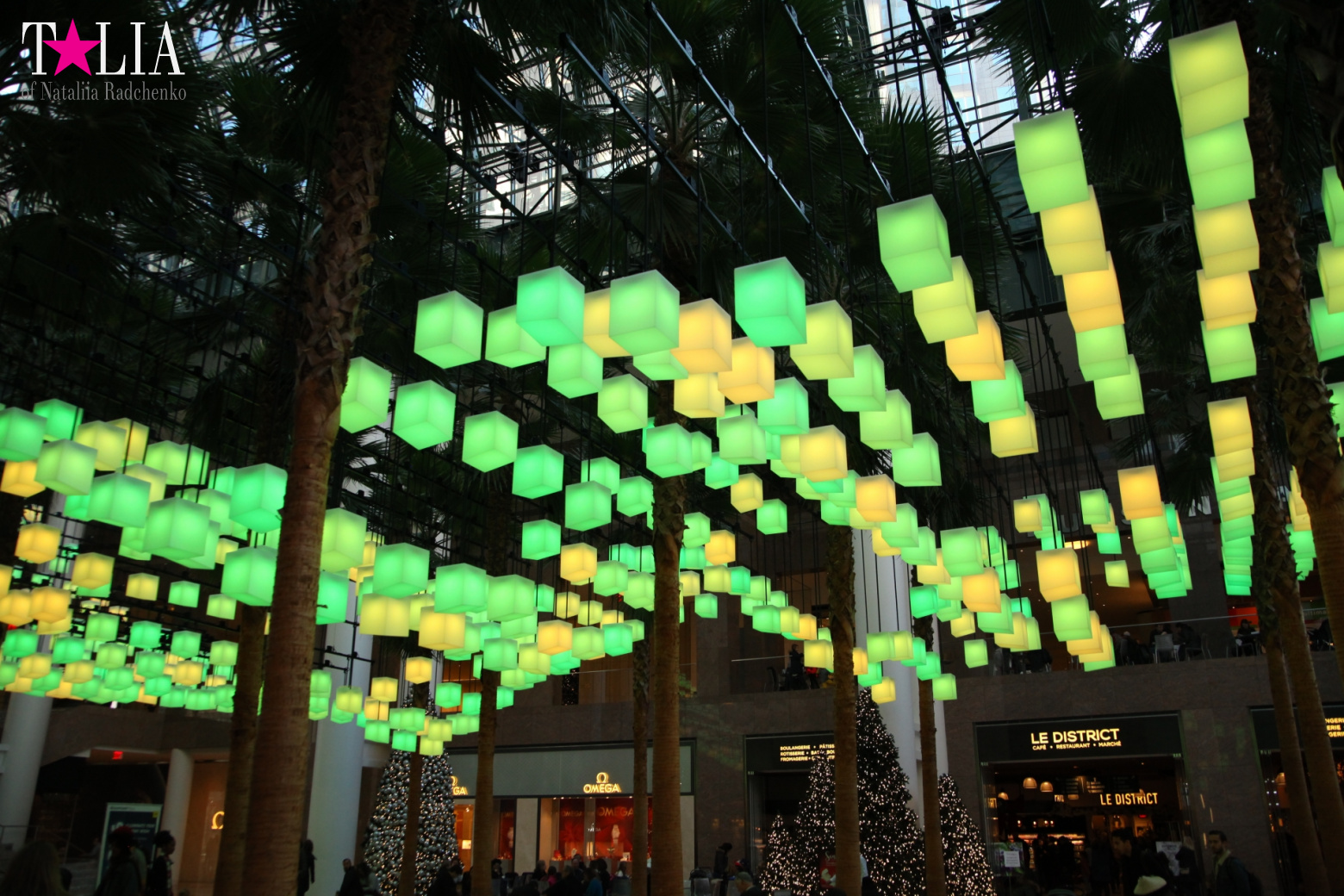 Световая инсталляция Luminaries в Зимнем саду Брукфилд Плейс Всемирного Финансового Центра, Нью-Йорк-Сити