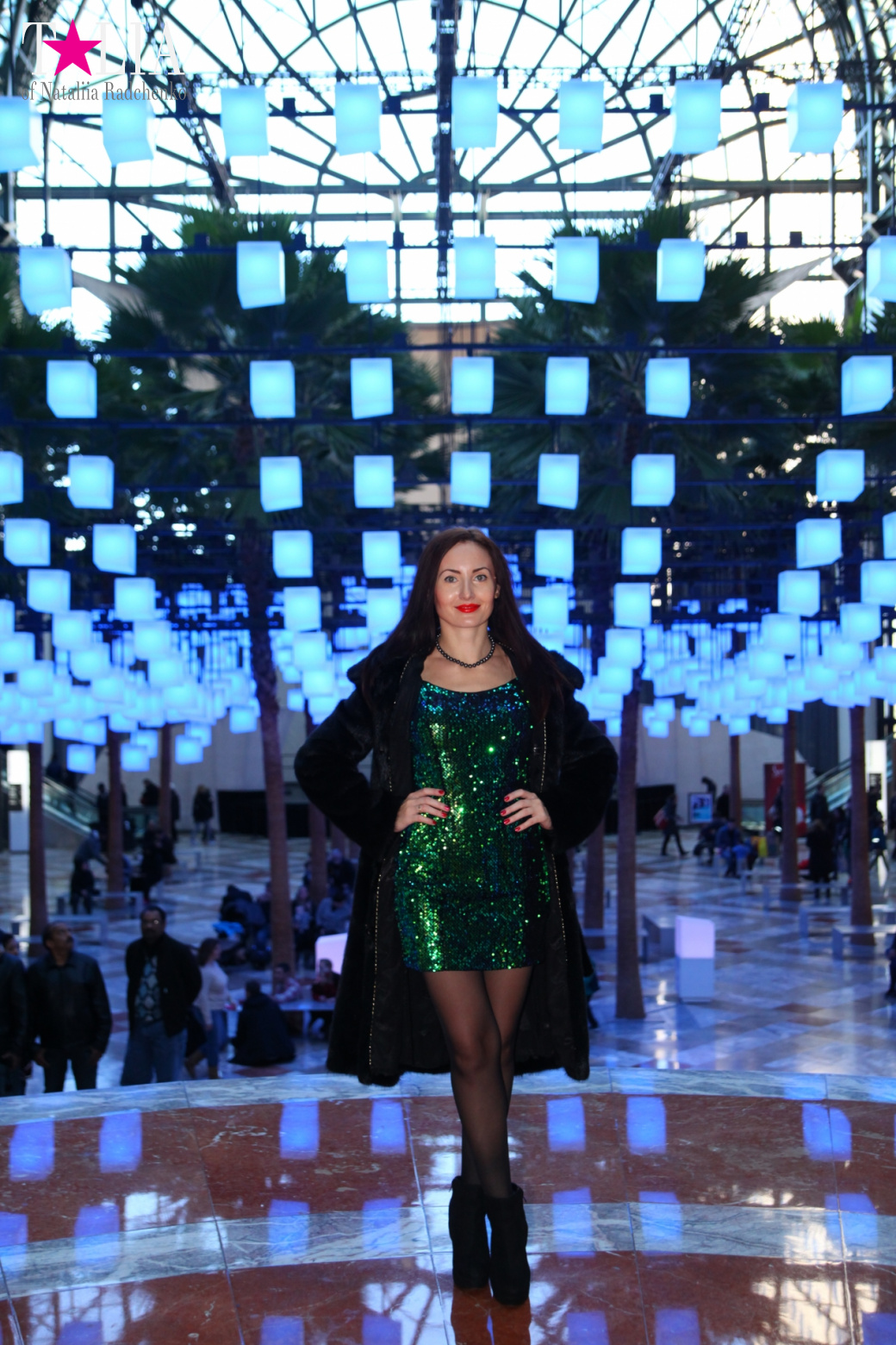 Световая инсталляция Luminaries в Зимнем саду Брукфилд Плейс Всемирного Финансового Центра, Нью-Йорк-Сити