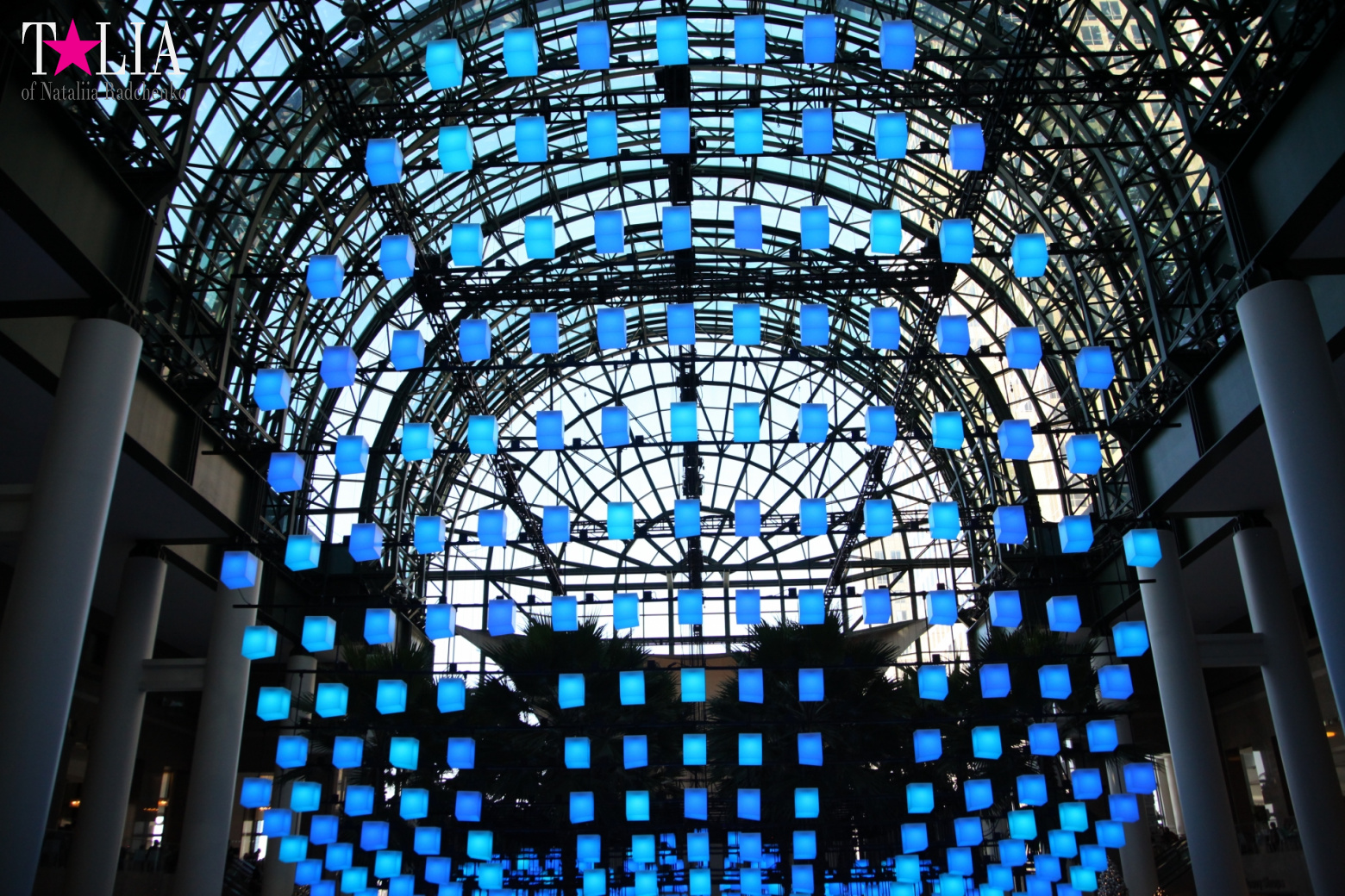 Световая инсталляция Luminaries в Зимнем саду Брукфилд Плейс Всемирного Финансового Центра, Нью-Йорк-Сити