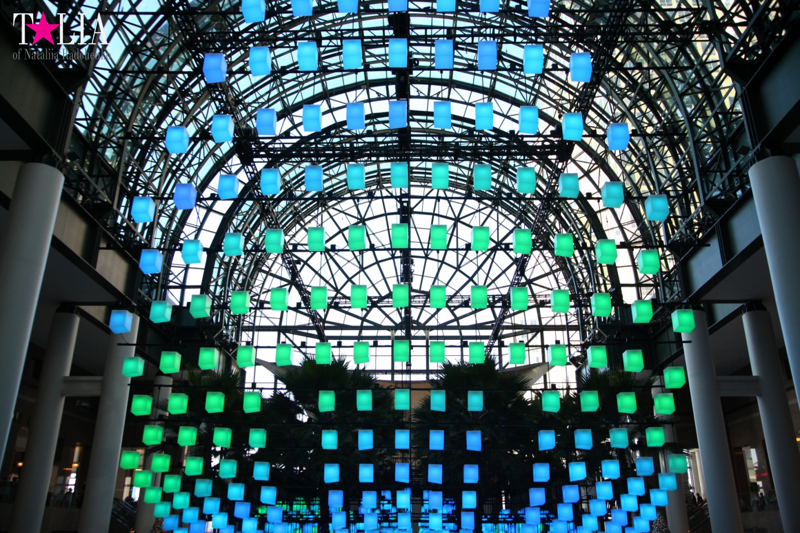 Световая инсталляция Luminaries в Зимнем саду Брукфилд Плейс Всемирного Финансового Центра, Нью-Йорк-Сити