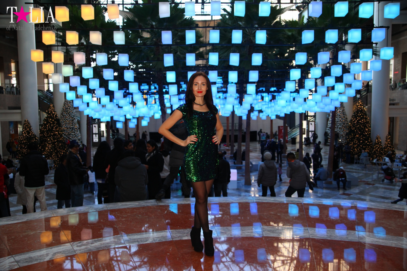 Световая инсталляция Luminaries в Зимнем саду Брукфилд Плейс Всемирного Финансового Центра, Нью-Йорк-Сити