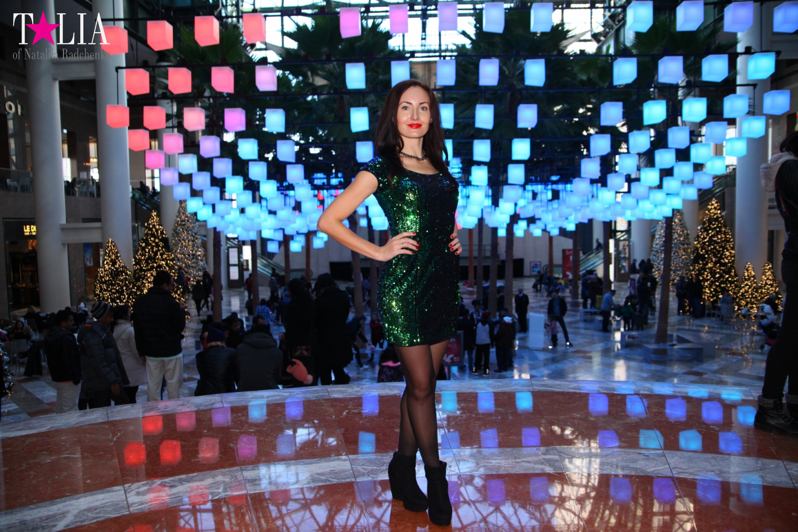 Световая инсталляция Luminaries в Зимнем саду Брукфилд Плейс Всемирного Финансового Центра, Нью-Йорк-Сити