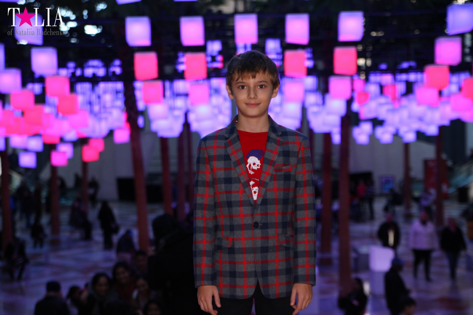 Световая инсталляция Luminaries в Зимнем саду Брукфилд Плейс Всемирного Финансового Центра, Нью-Йорк-Сити