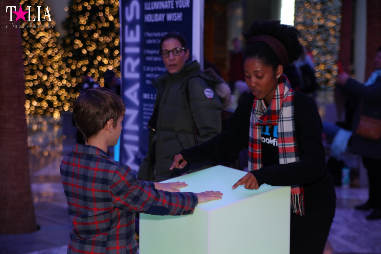 Световая инсталляция Luminaries в Зимнем саду Брукфилд Плейс Всемирного Финансового Центра, Нью-Йорк-Сити