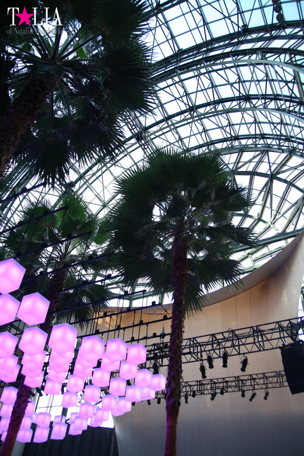 Световая инсталляция Luminaries в Зимнем саду Брукфилд Плейс Всемирного Финансового Центра, Нью-Йорк-Сити