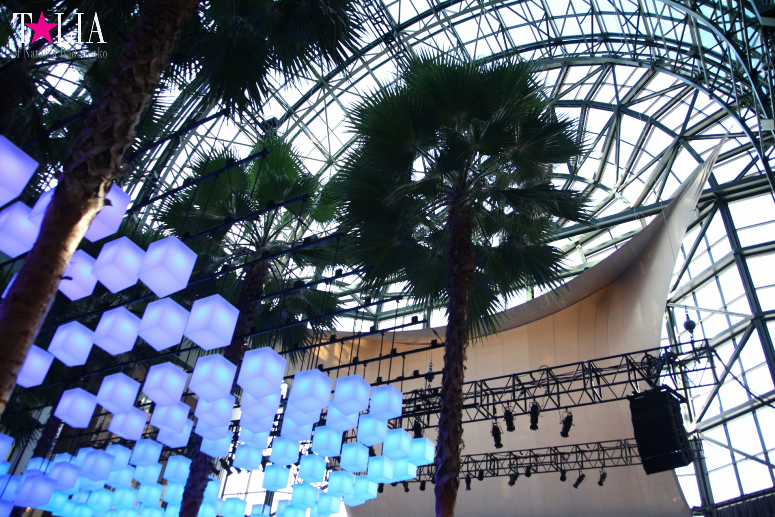 Световая инсталляция Luminaries в Зимнем саду Брукфилд Плейс Всемирного Финансового Центра, Нью-Йорк-Сити