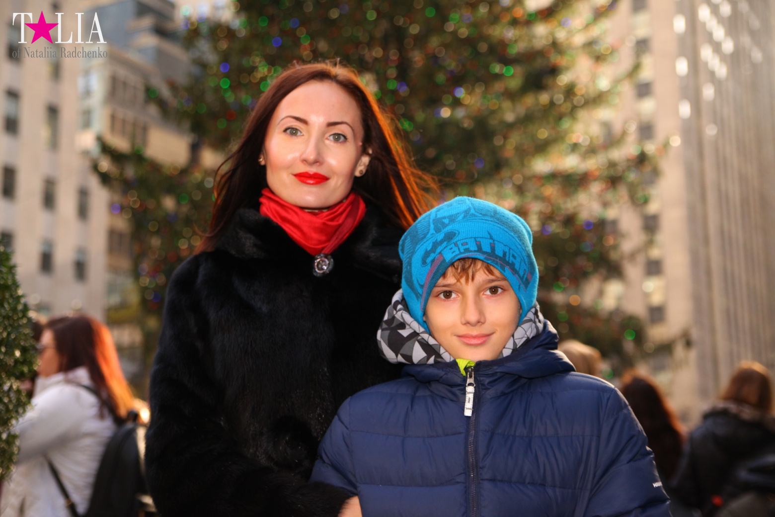 Главная рождественская елка Нью-Йорка возле Рокфеллер-Центра на Манхэттене