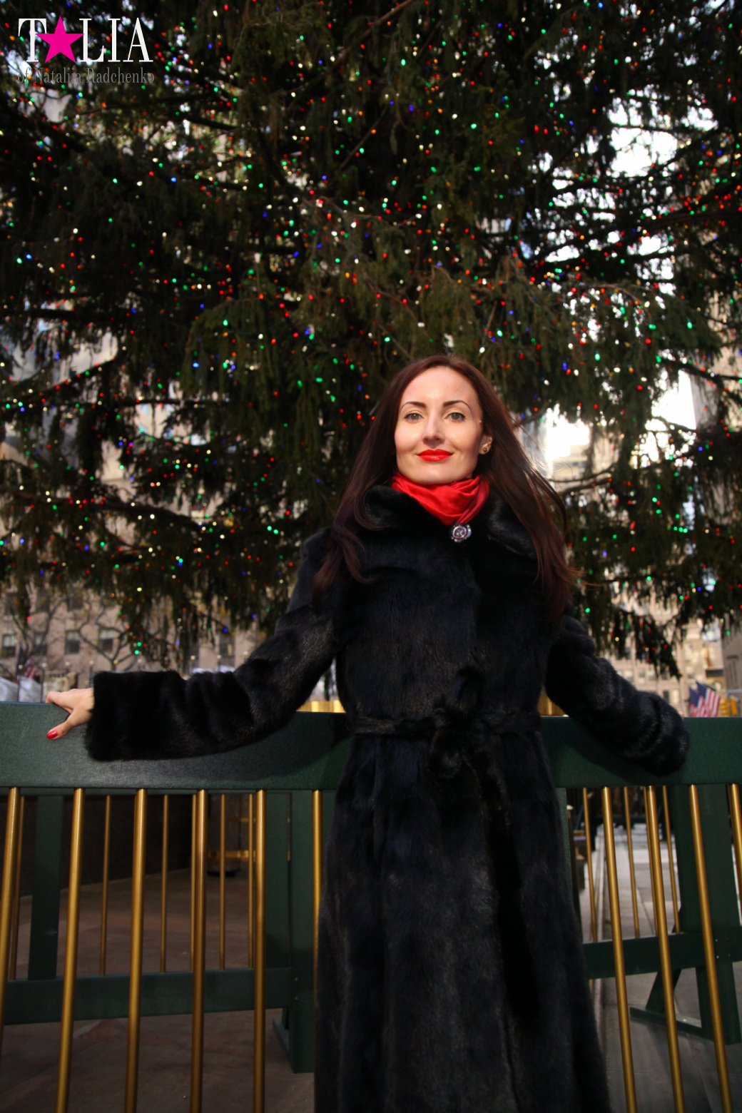 Главная рождественская елка Нью-Йорка возле Рокфеллер-Центра на Манхэттене