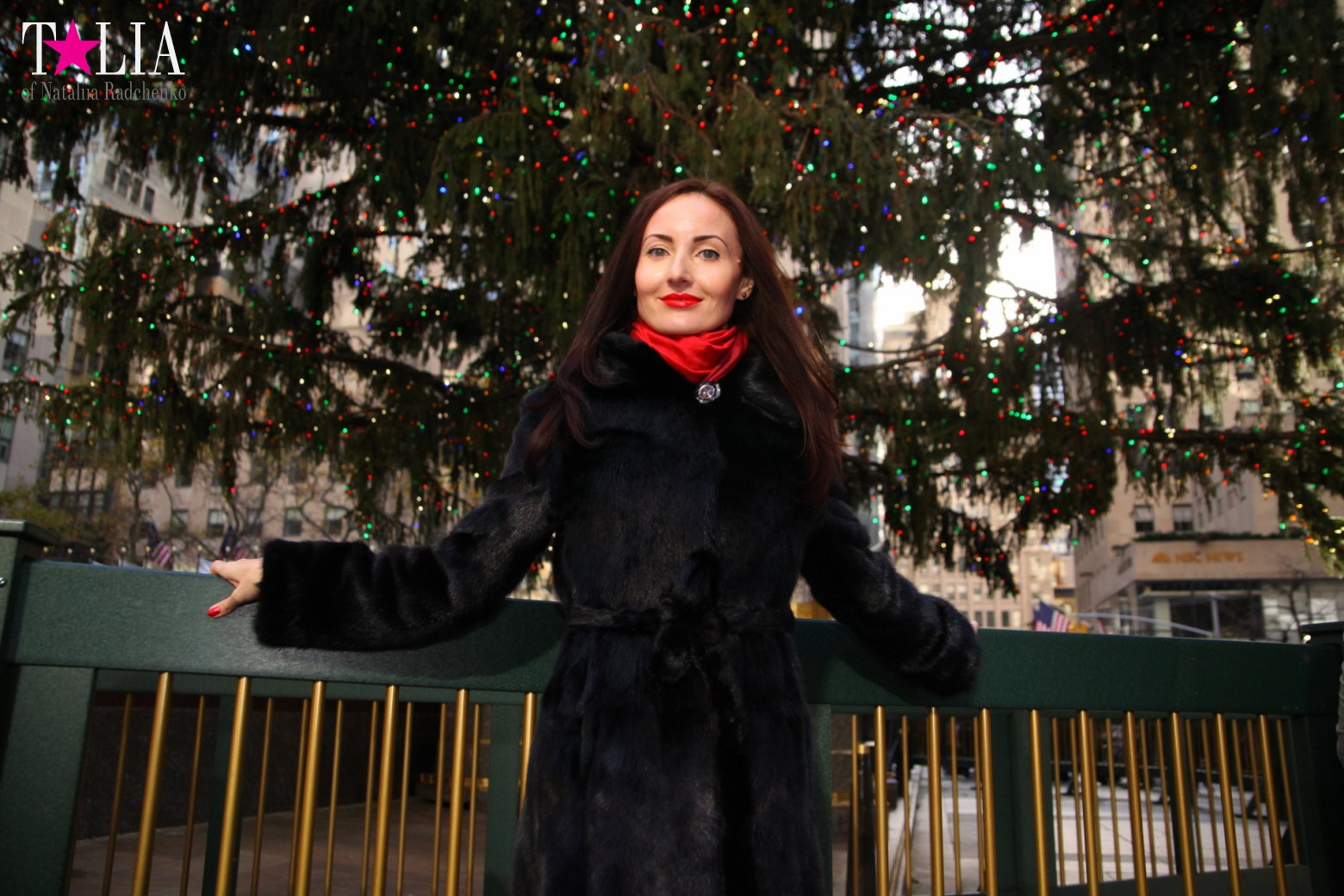 Главная рождественская елка Нью-Йорка возле Рокфеллер-Центра на Манхэттене