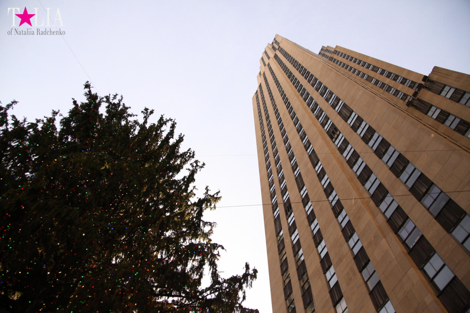 Главная рождественская елка Нью-Йорка возле Рокфеллер-Центра на Манхэттене