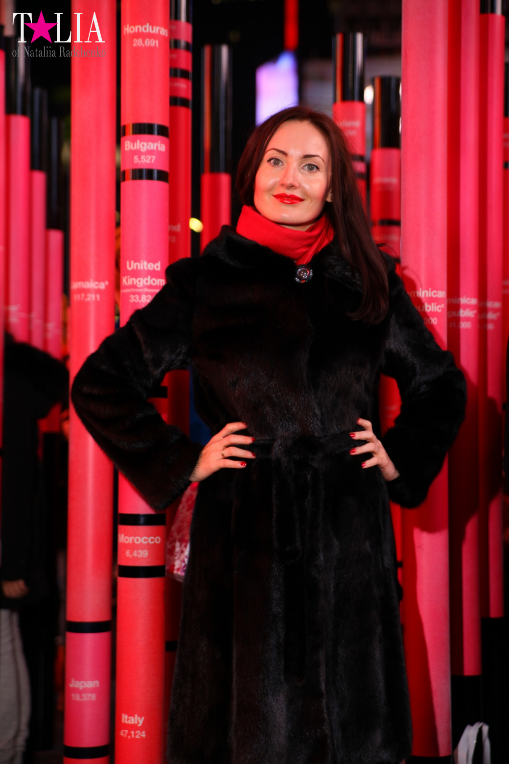 Скульптура Сердце ко Дню Святого Валентина и Красные Ступеньки Даффи на Таймс Сквер