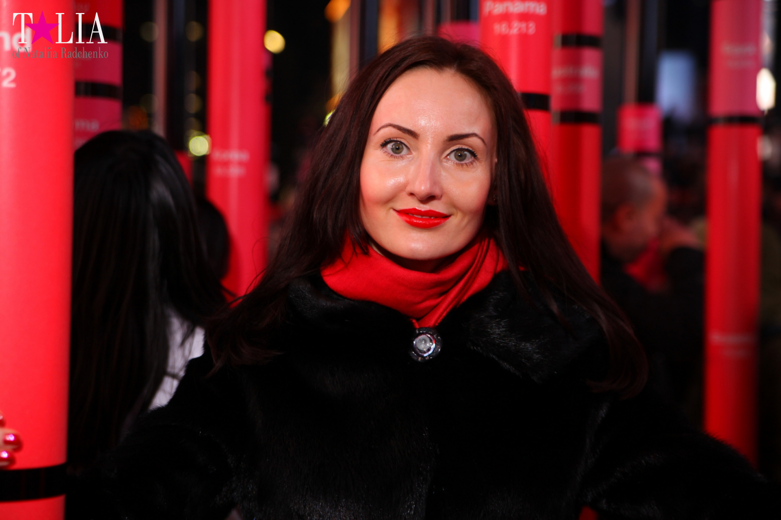 Скульптура Сердце ко Дню Святого Валентина и Красные Ступеньки Даффи на Таймс Сквер