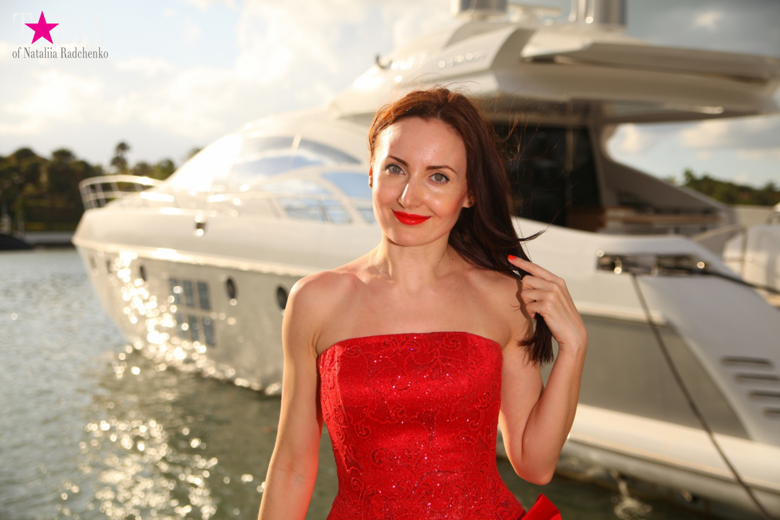 Yachts, Palms, Bay - The promenade of Middle Miami Beach, Collins Avenue