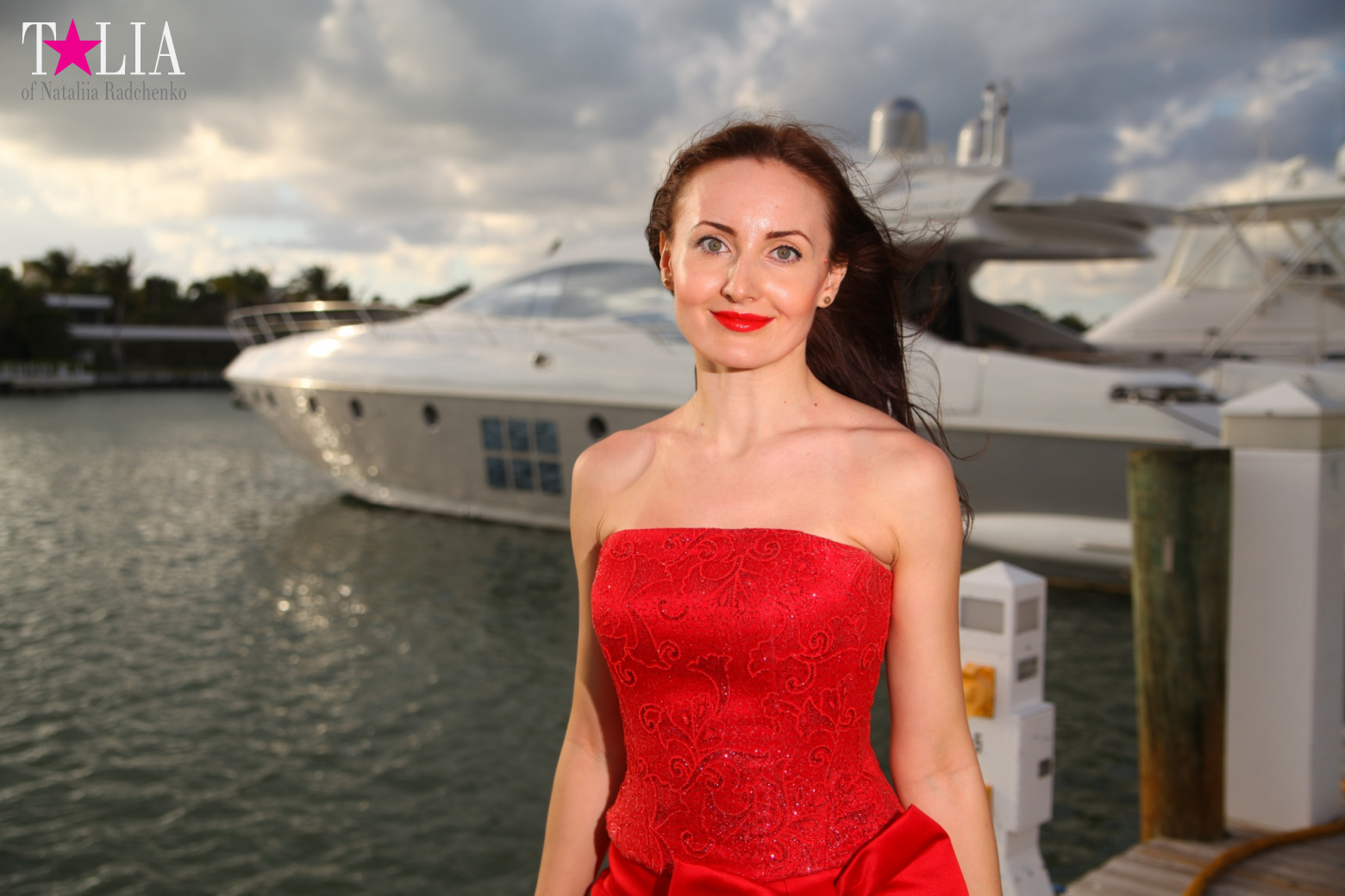 Yachts, Palms, Bay - The promenade of Middle Miami Beach, Collins Avenue