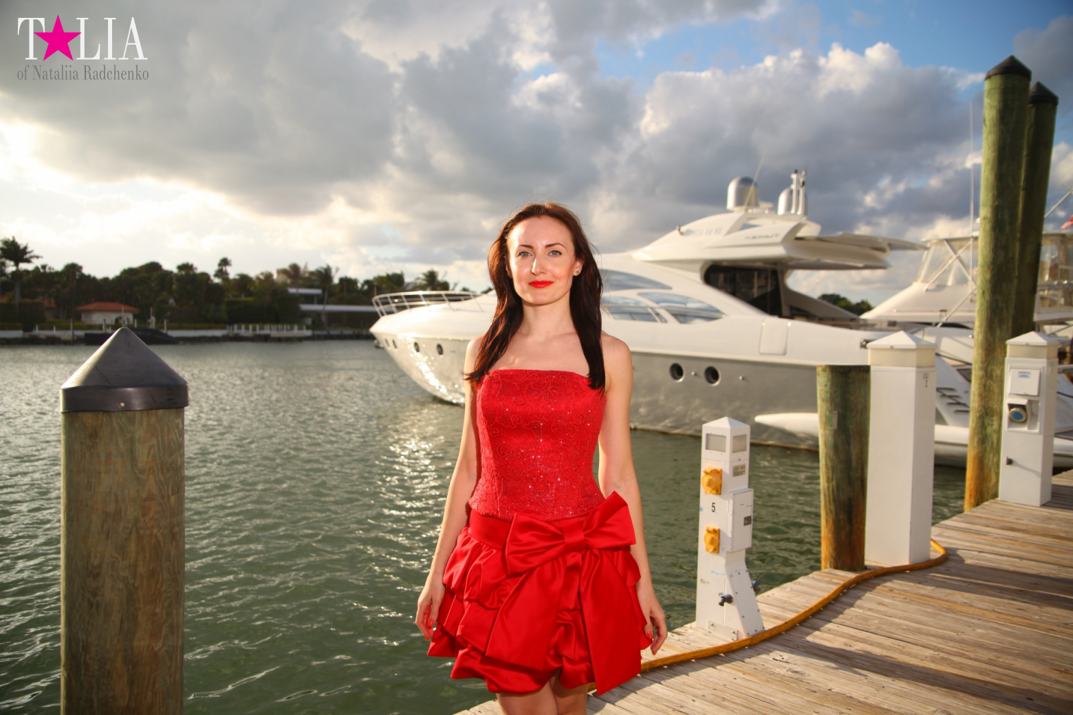Yachts, Palms, Bay - The promenade of Middle Miami Beach, Collins Avenue