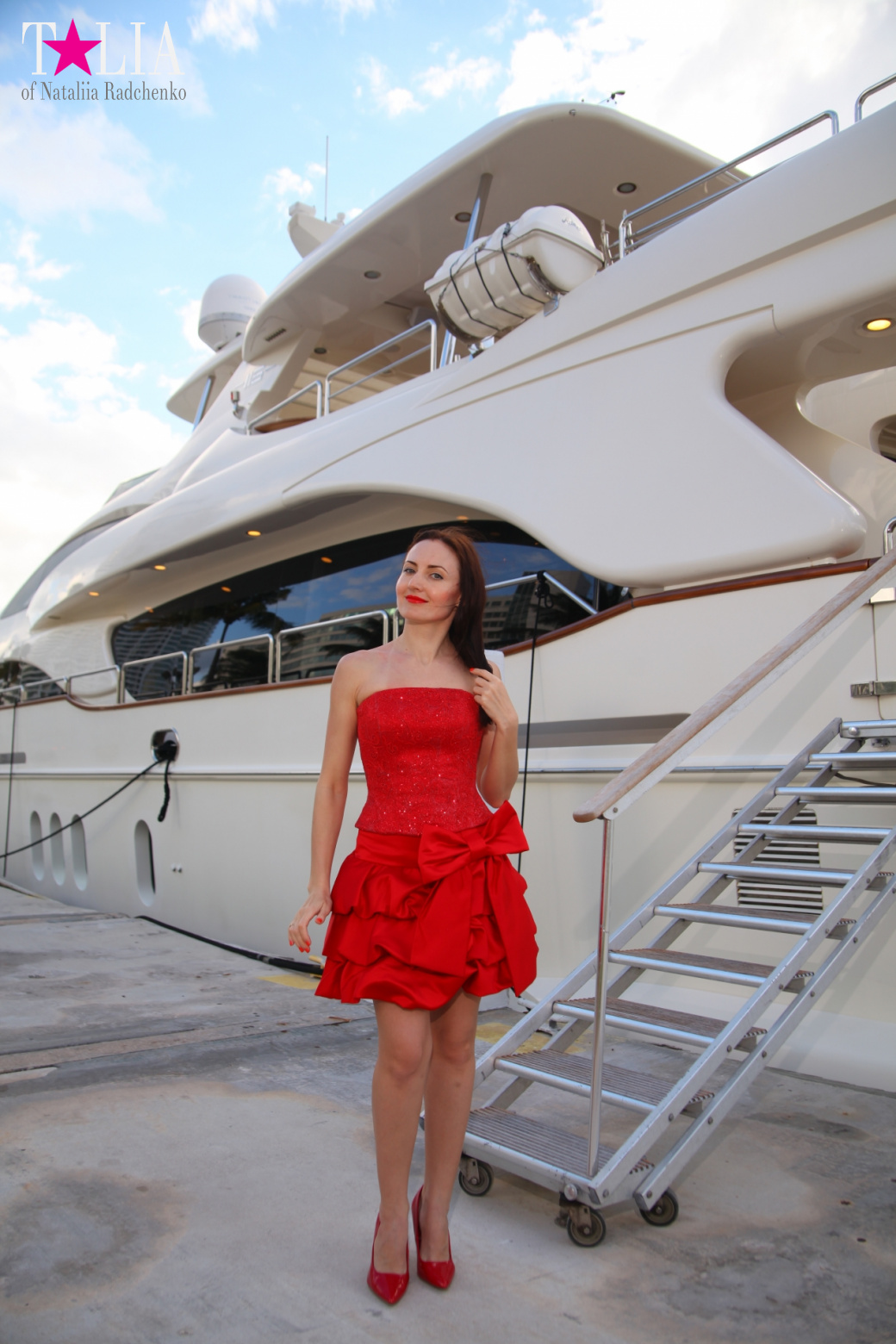 Yachts, Palms, Bay - The promenade of Middle Miami Beach, Collins Avenue